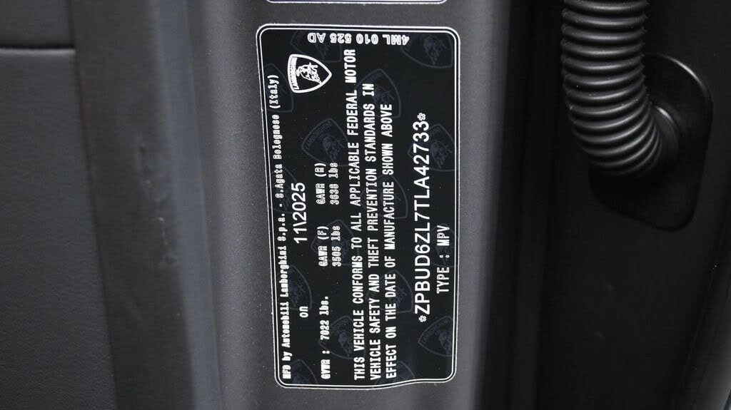 2026 Lamborghini Urus SE - Image 28 of 28