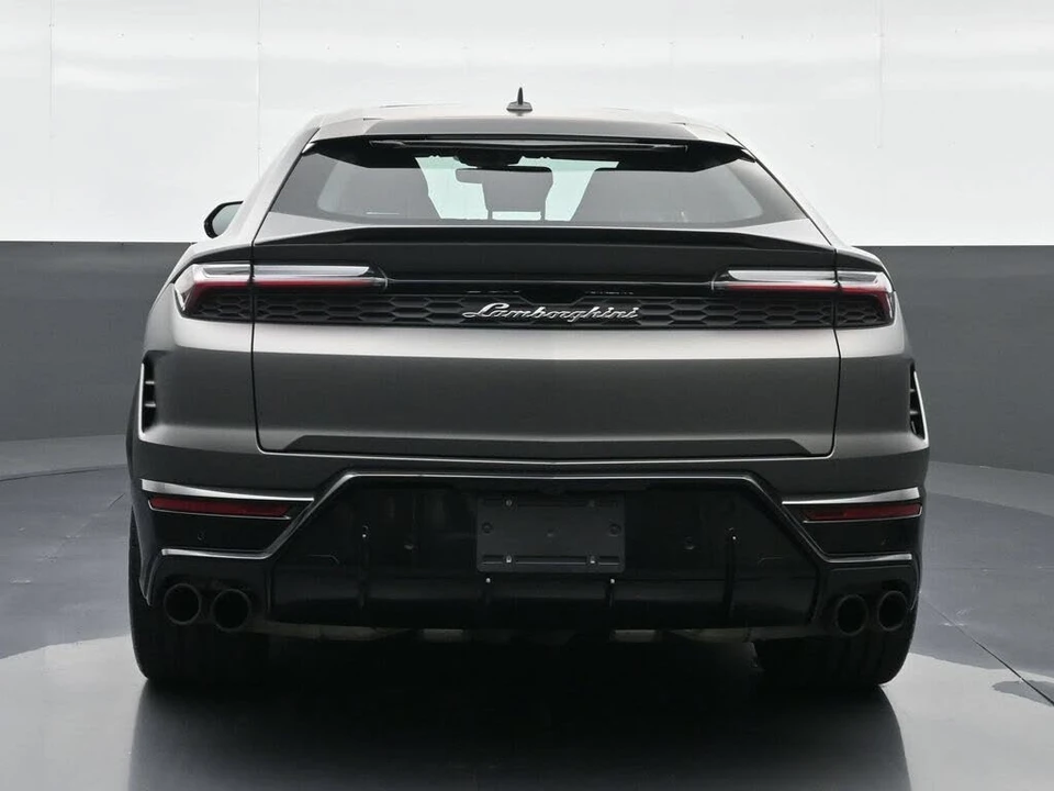 2026 Lamborghini Urus SE - Image 15 of 28