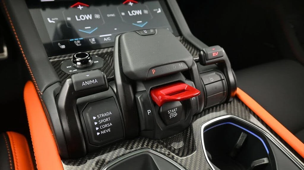 2026 Lamborghini Urus SE - Image 27 of 28