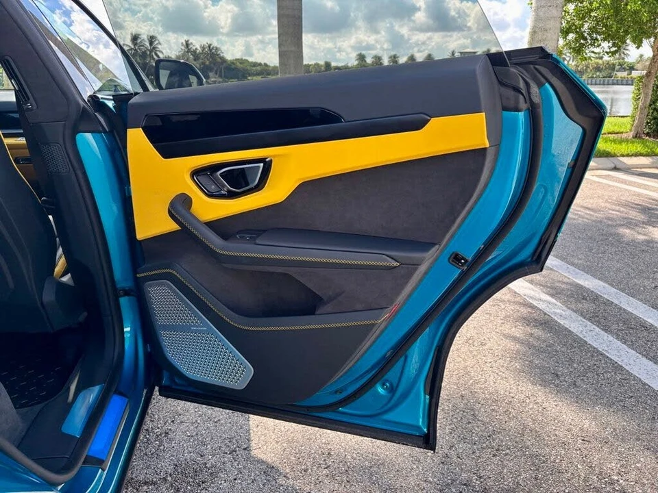 2026 Lamborghini Urus SE - Image 27 of 31
