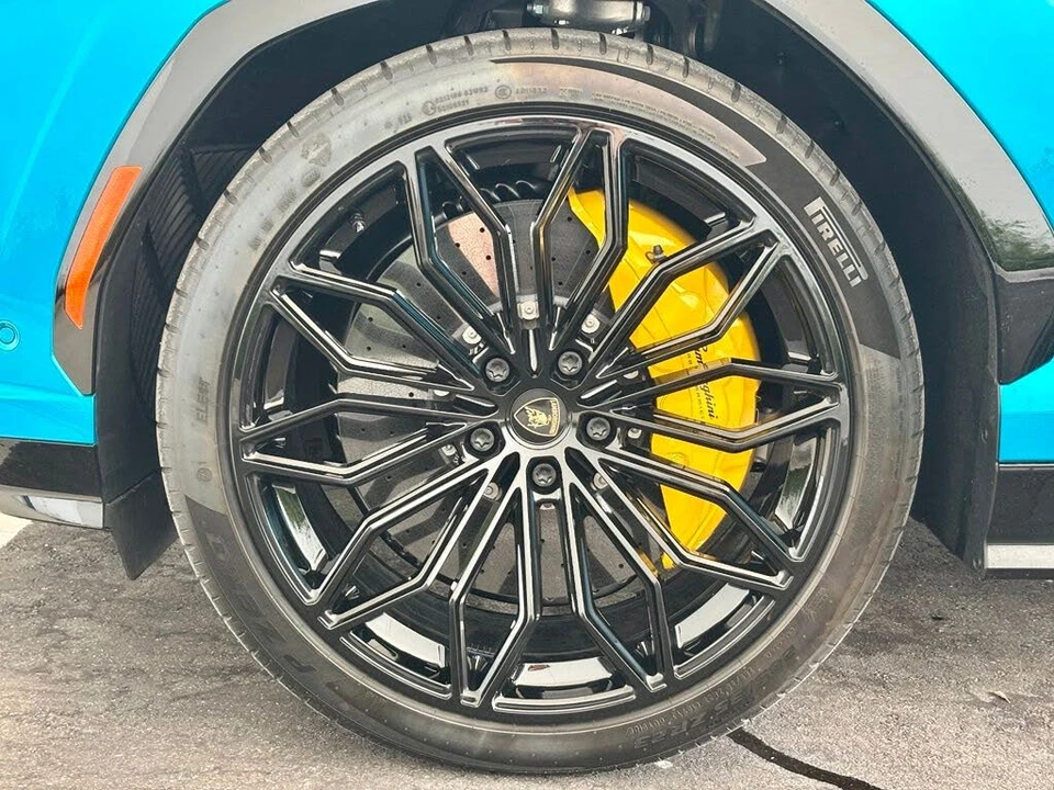 2026 Lamborghini Urus SE - Image 15 of 31