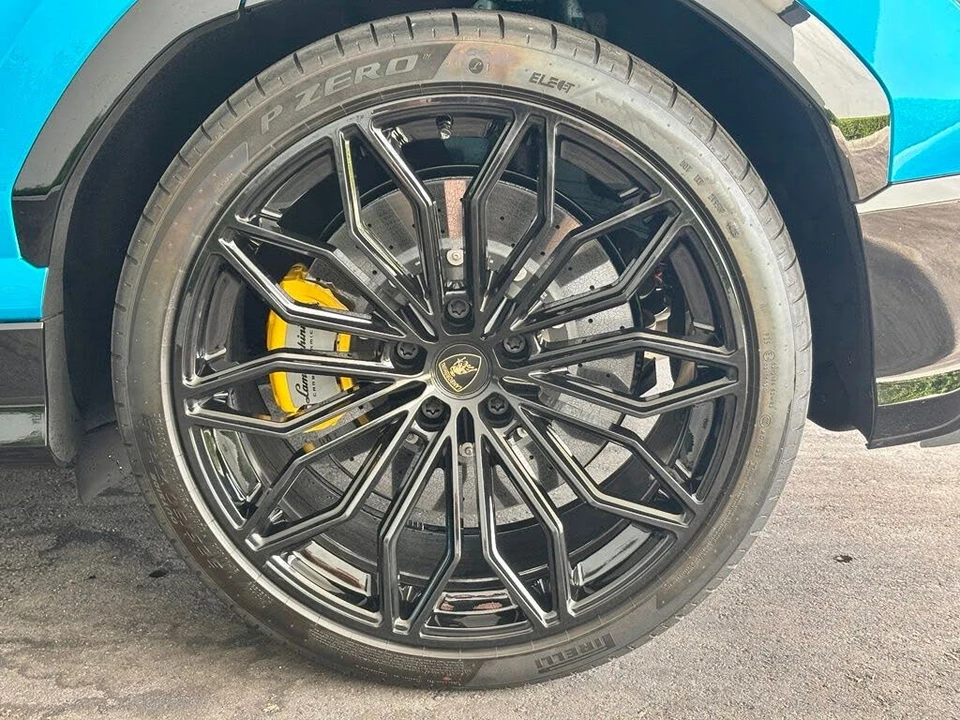 2026 Lamborghini Urus SE - Image 16 of 31