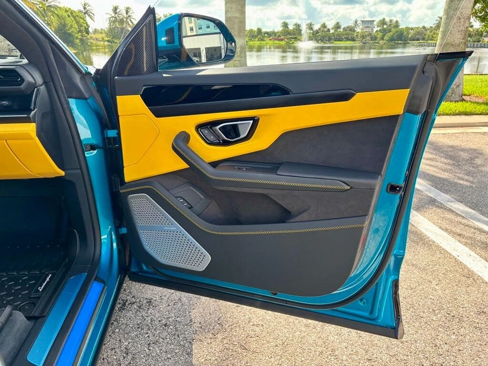 2026 Lamborghini Urus SE - Image 24 of 31