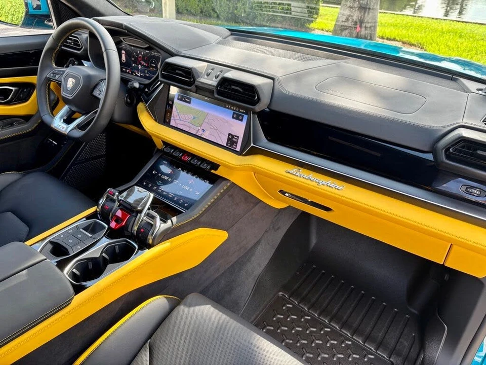 2026 Lamborghini Urus SE - Image 25 of 31