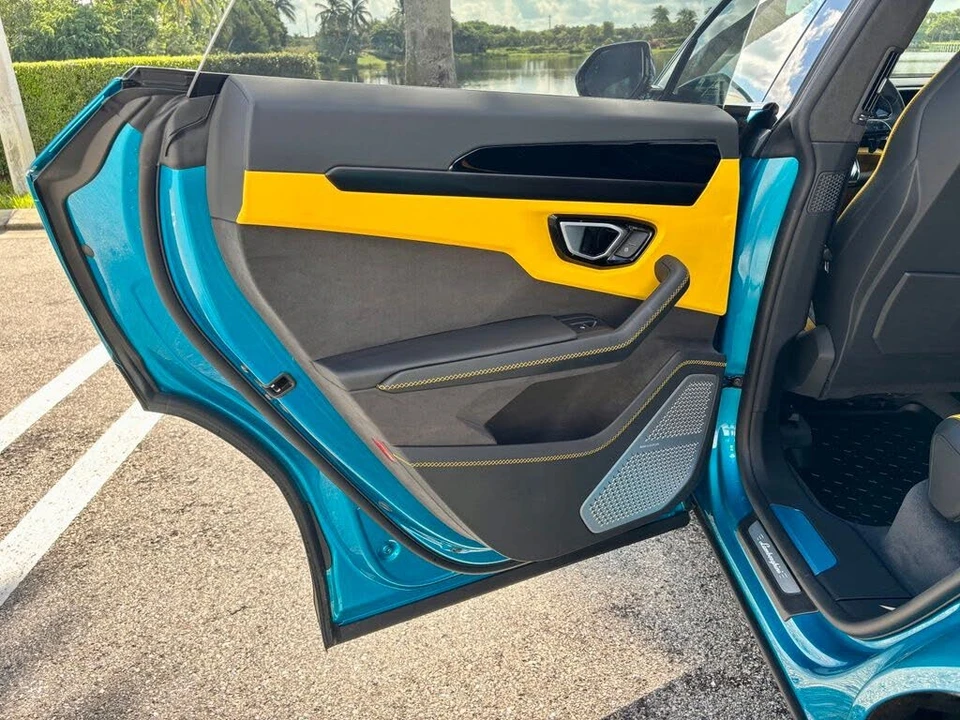 2026 Lamborghini Urus SE - Image 20 of 31