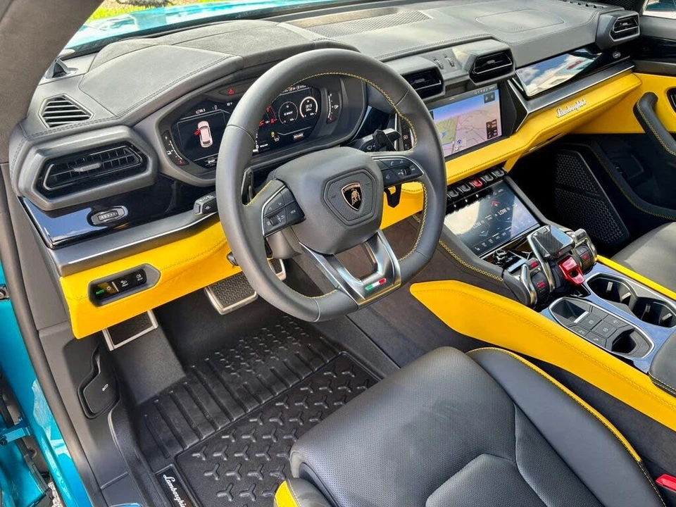 2026 Lamborghini Urus SE - Image 18 of 31
