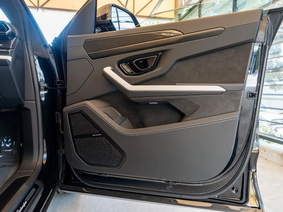 2026 Lamborghini Urus SE - Image 18 of 31