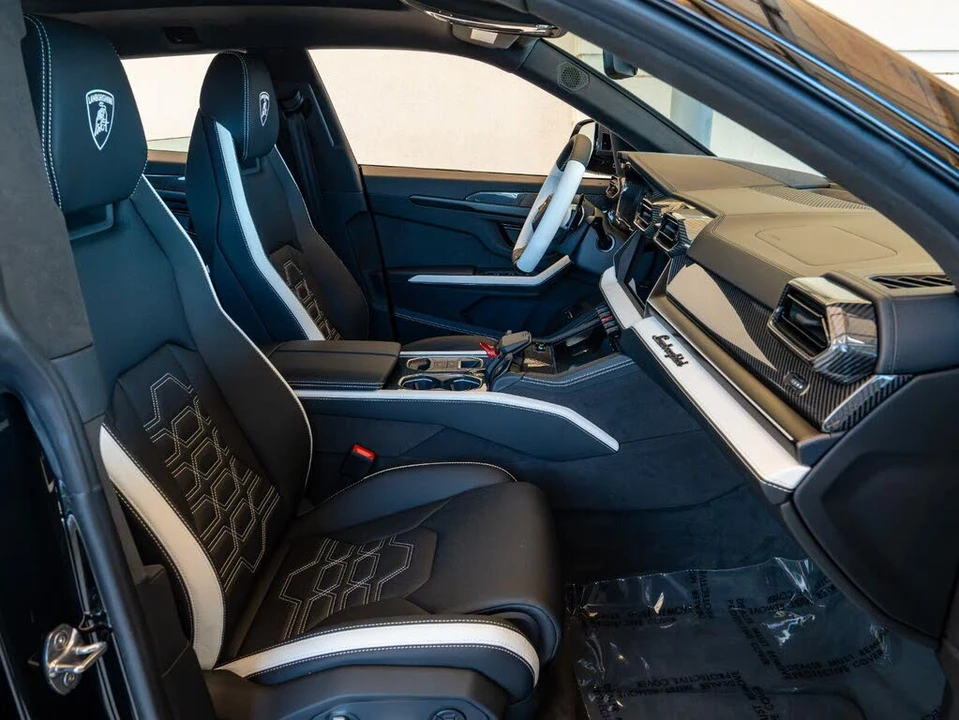 2026 Lamborghini Urus SE - Image 20 of 31