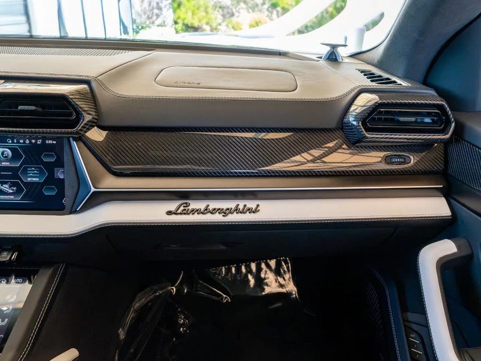 2026 Lamborghini Urus SE - Image 17 of 31
