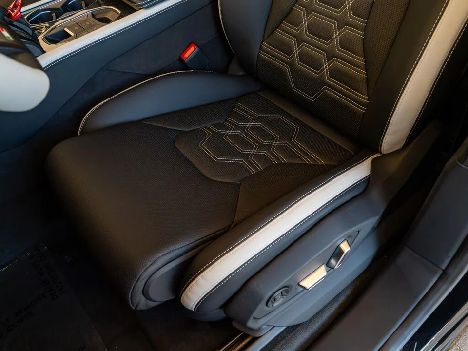 2026 Lamborghini Urus SE - Image 12 of 31