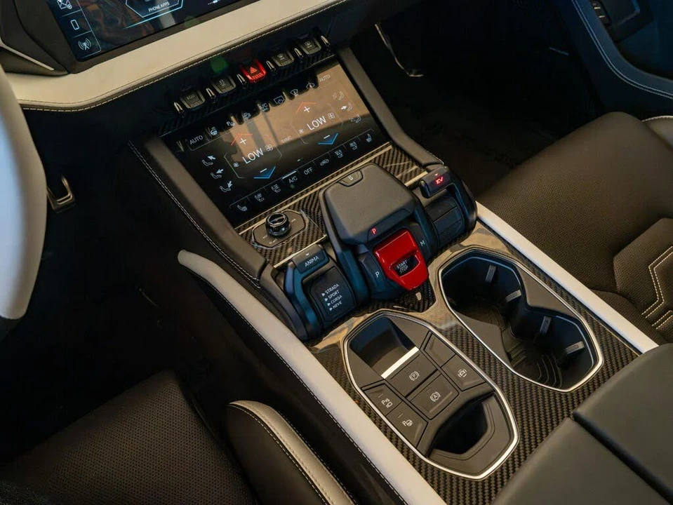 2026 Lamborghini Urus SE - Image 16 of 31