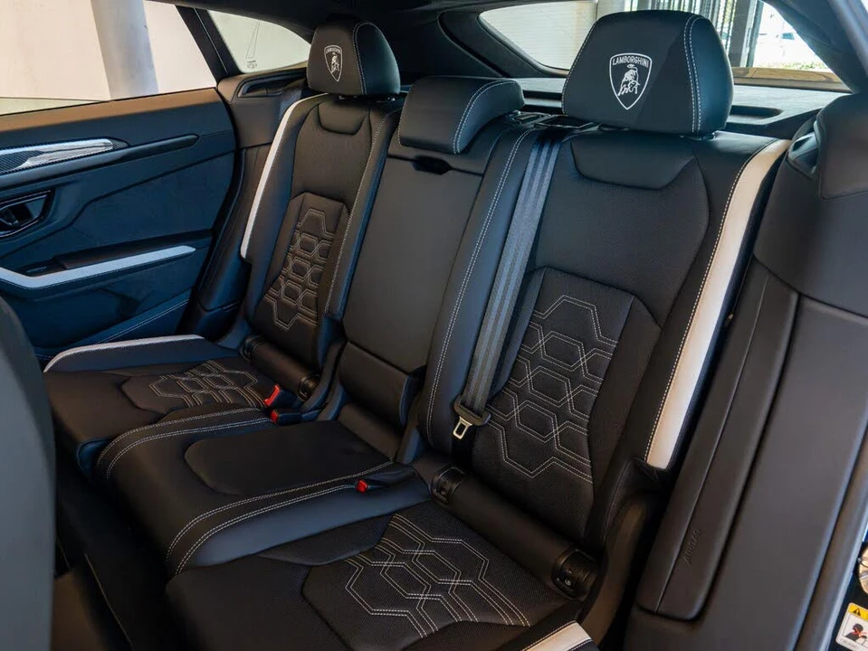 2026 Lamborghini Urus SE - Image 25 of 31