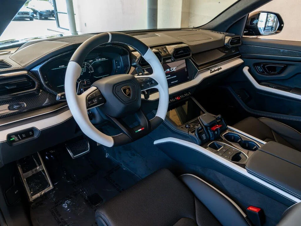 2026 Lamborghini Urus SE - Image 9 of 31