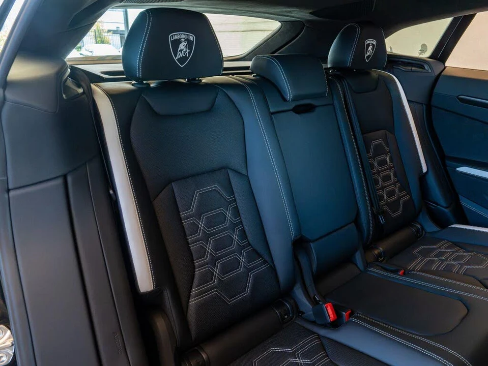 2026 Lamborghini Urus SE - Image 30 of 31