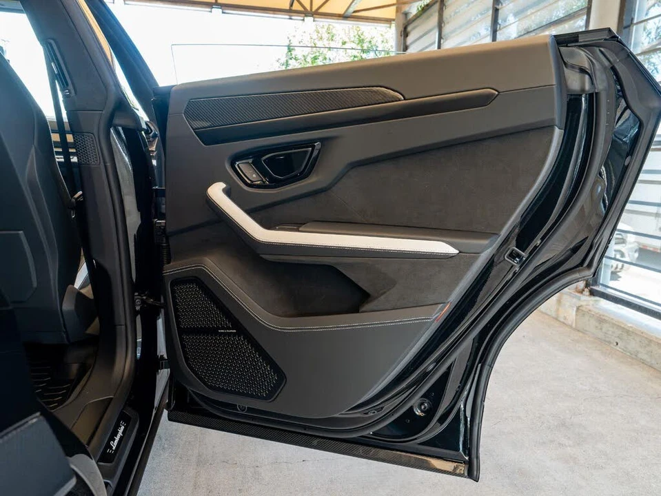 2026 Lamborghini Urus SE - Image 28 of 31