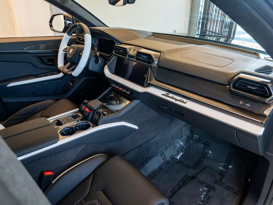 2026 Lamborghini Urus SE - Image 19 of 31