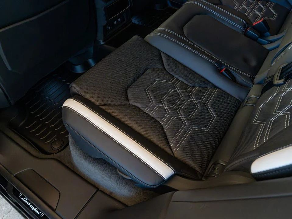 2026 Lamborghini Urus SE - Image 26 of 31