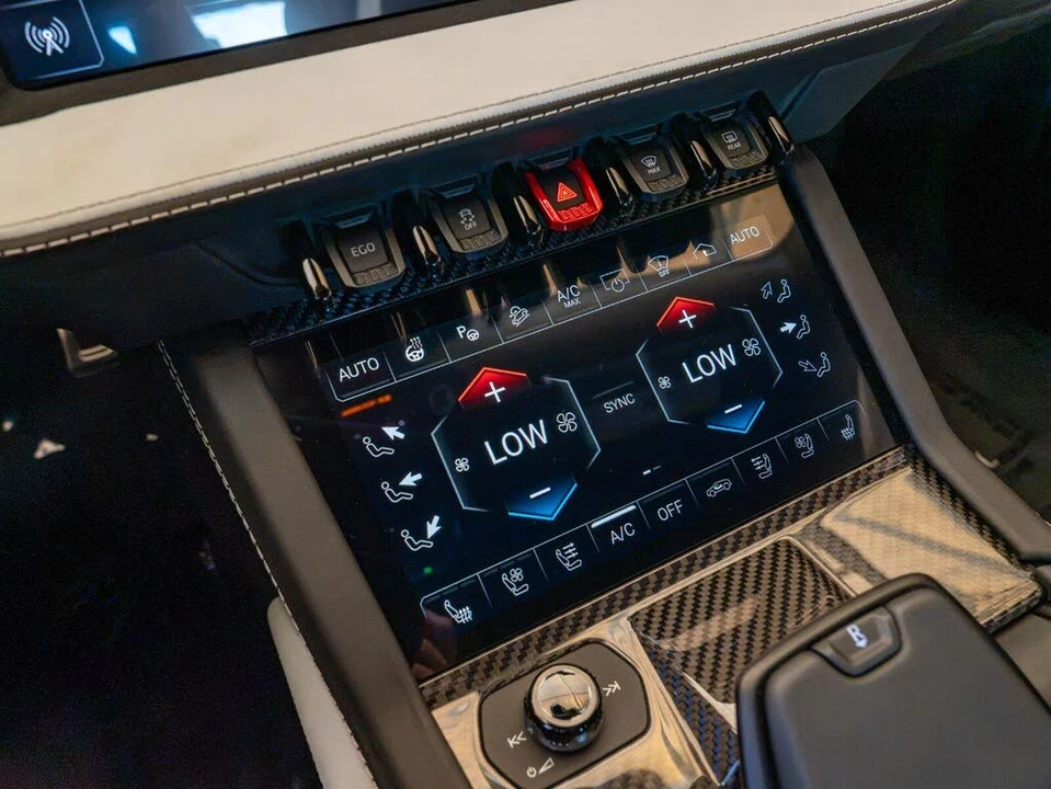 2026 Lamborghini Urus SE - Image 15 of 31