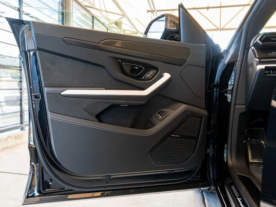 2026 Lamborghini Urus SE - Image 8 of 31