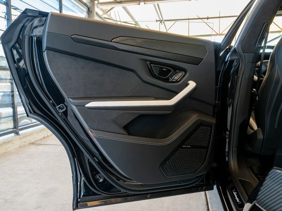 2026 Lamborghini Urus SE - Image 23 of 31