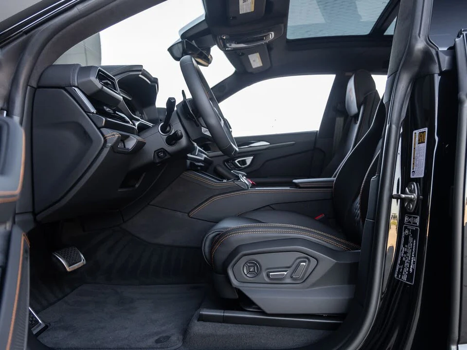 2026 Lamborghini Urus SE - Image 25 of 31