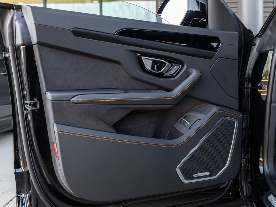 2026 Lamborghini Urus SE - Image 23 of 31