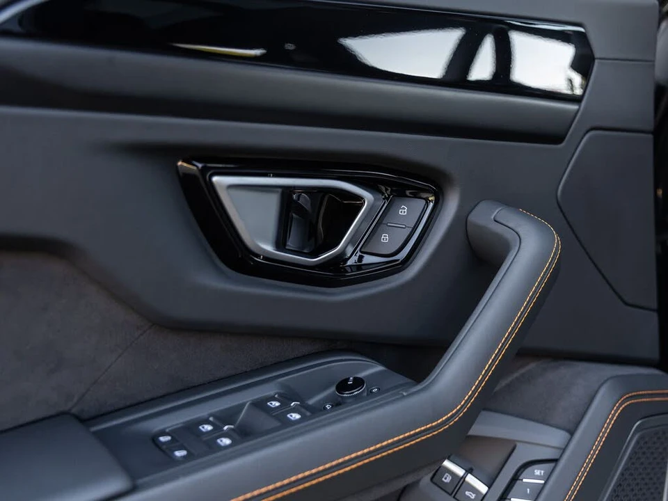 2026 Lamborghini Urus SE - Image 24 of 31