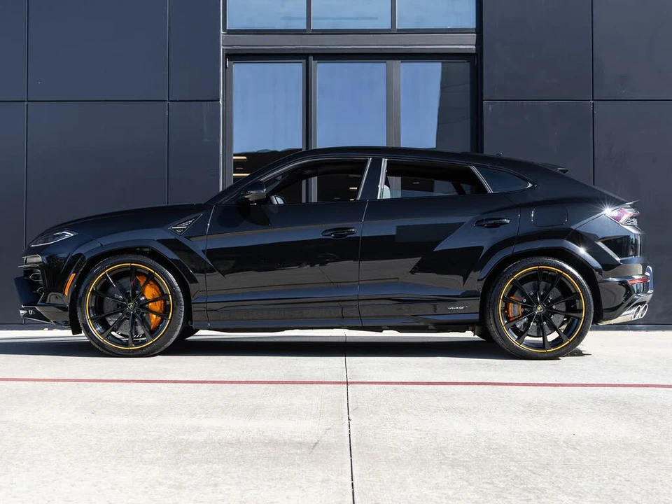 2026 Lamborghini Urus SE - Image 9 of 31
