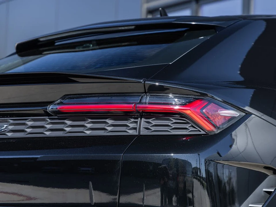 2026 Lamborghini Urus SE - Image 14 of 31