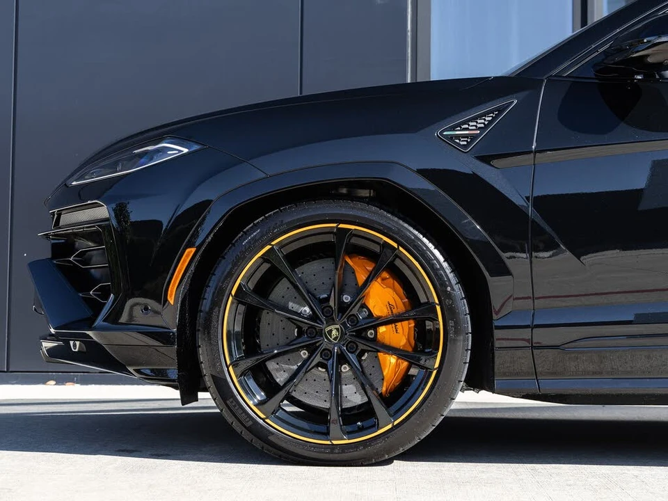2026 Lamborghini Urus SE - Image 11 of 31