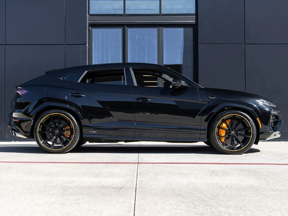 2026 Lamborghini Urus SE - Image 10 of 31