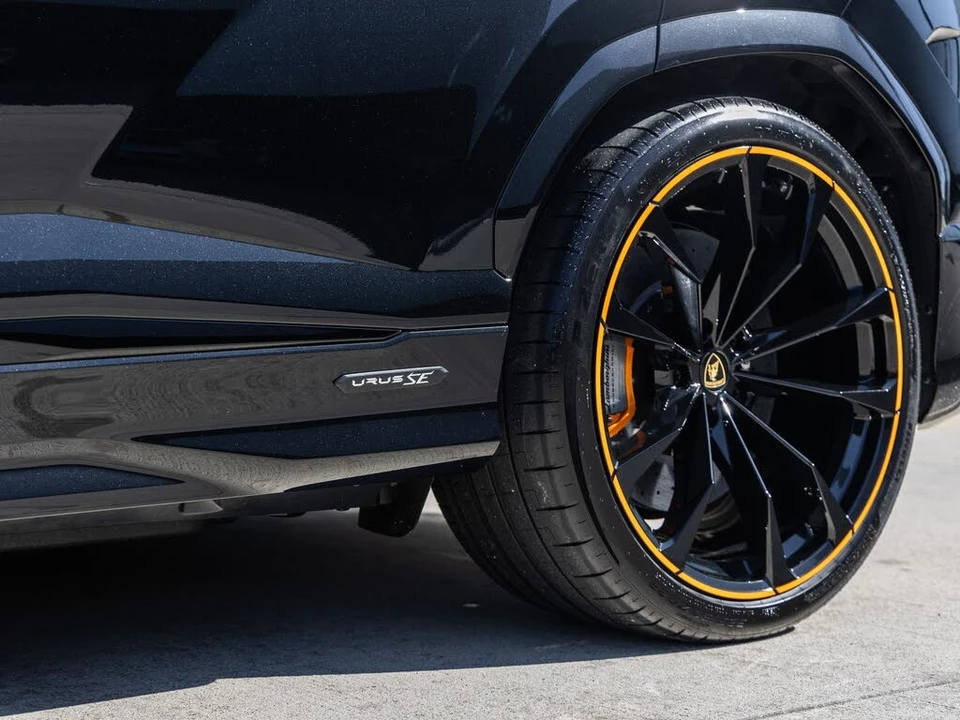 2026 Lamborghini Urus SE - Image 16 of 31