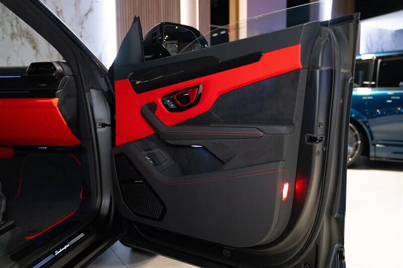 2026 Lamborghini Urus SE - Image 10 of 23