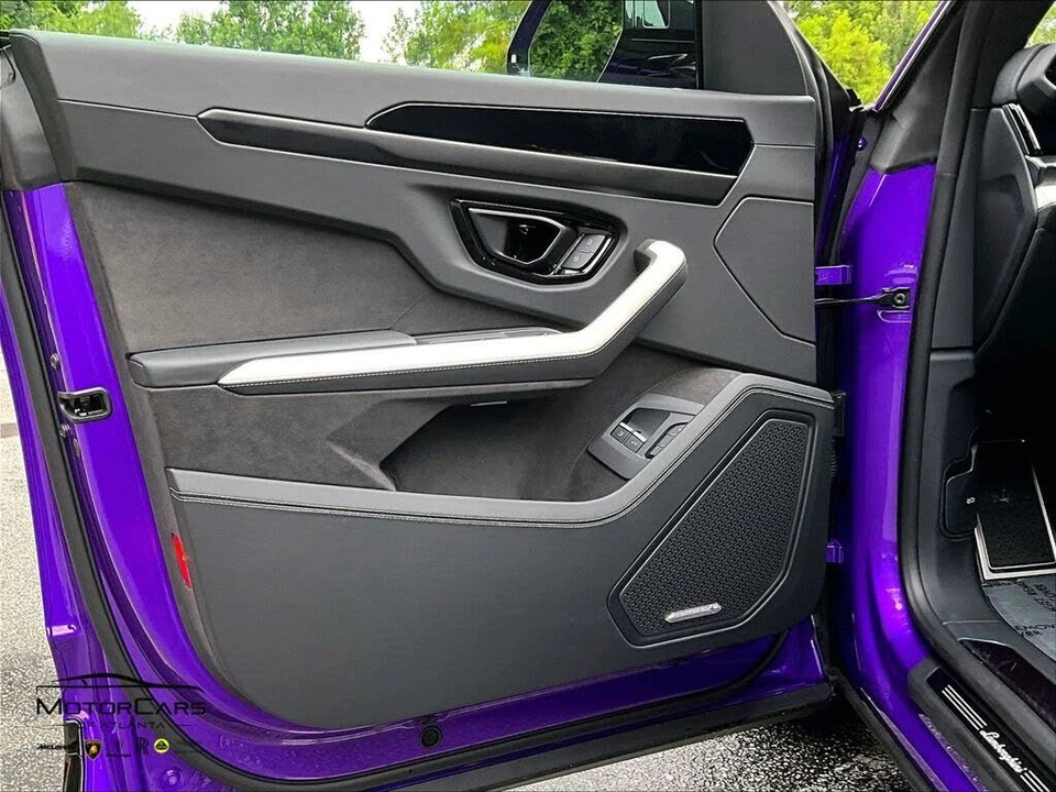 2026 Lamborghini Urus SE - Image 19 of 30