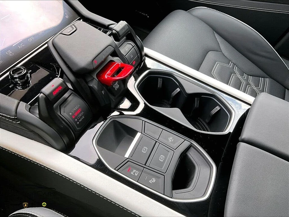 2026 Lamborghini Urus SE - Image 15 of 30
