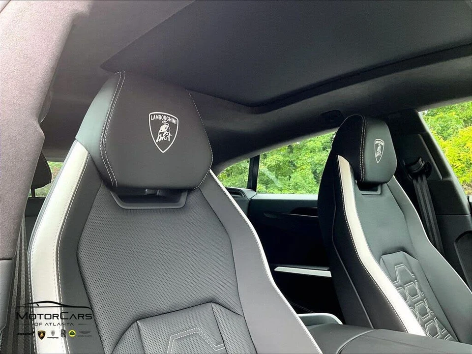 2026 Lamborghini Urus SE - Image 29 of 30