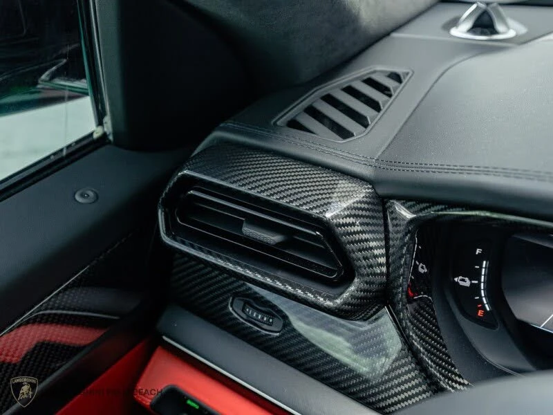 2026 Lamborghini Urus SE - Image 15 of 28