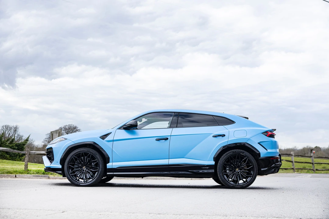 2026 Lamborghini Urus SE - Image 9 of 31