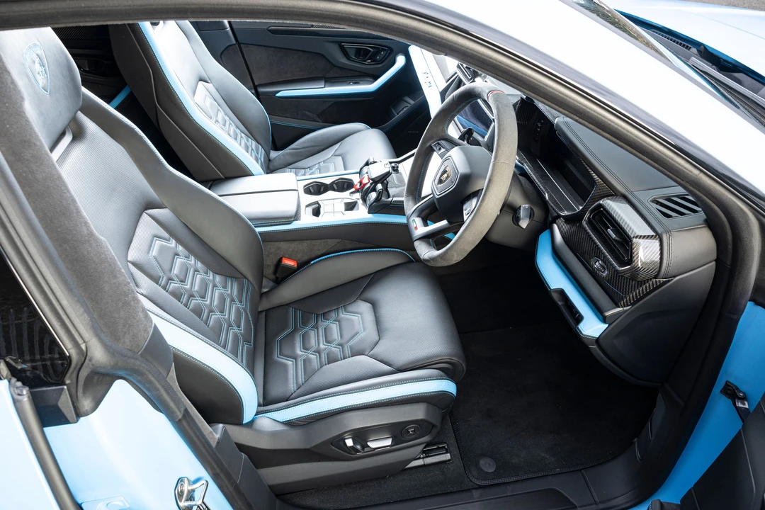 2026 Lamborghini Urus SE - Image 12 of 31