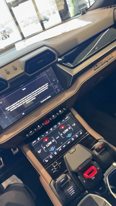 2026 Lamborghini Urus SE - Image 7 of 14