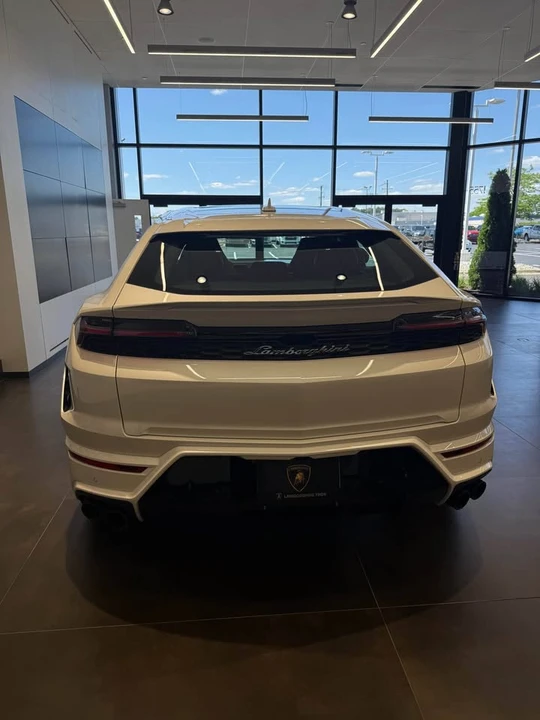2026 Lamborghini Urus SE - Image 13 of 14