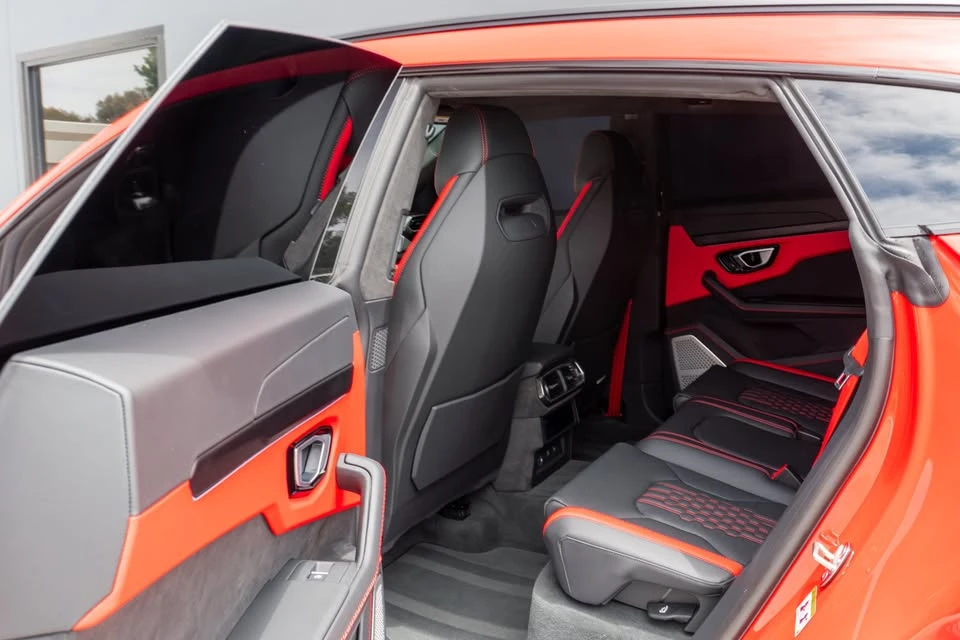 2026 Lamborghini Urus SE - Image 15 of 20