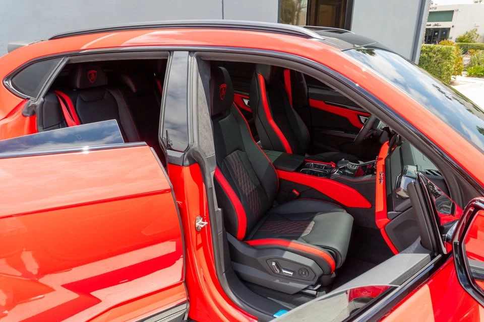 2026 Lamborghini Urus SE - Image 16 of 20