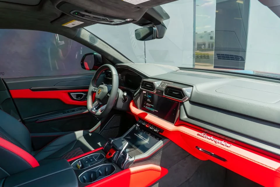 2026 Lamborghini Urus SE - Image 18 of 20