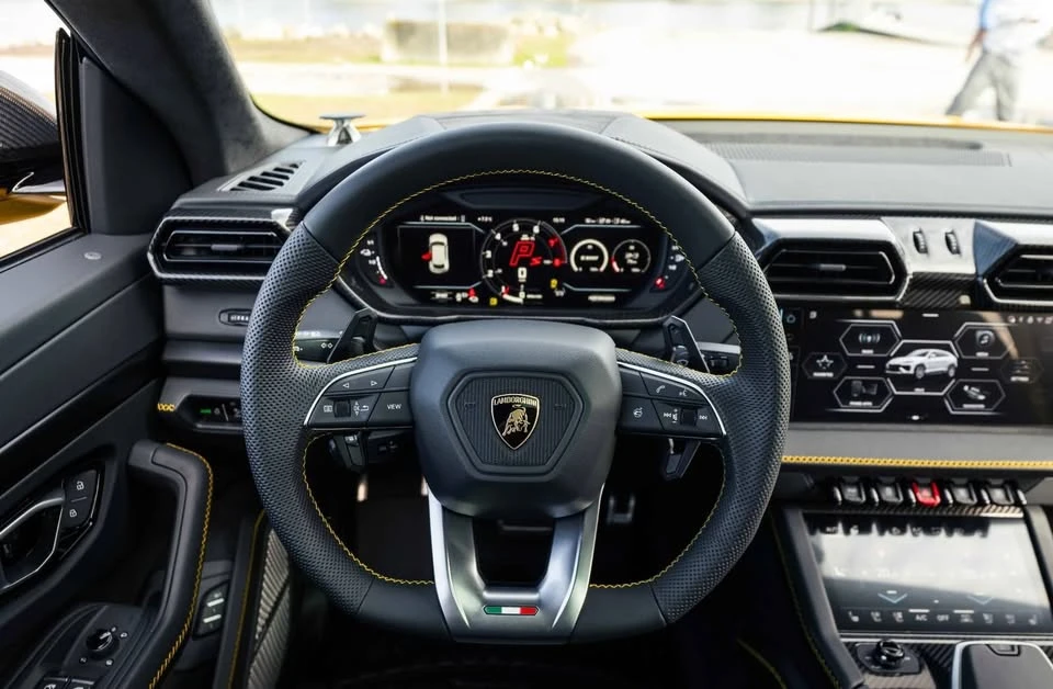 2026 Lamborghini Urus SE - Image 10 of 12