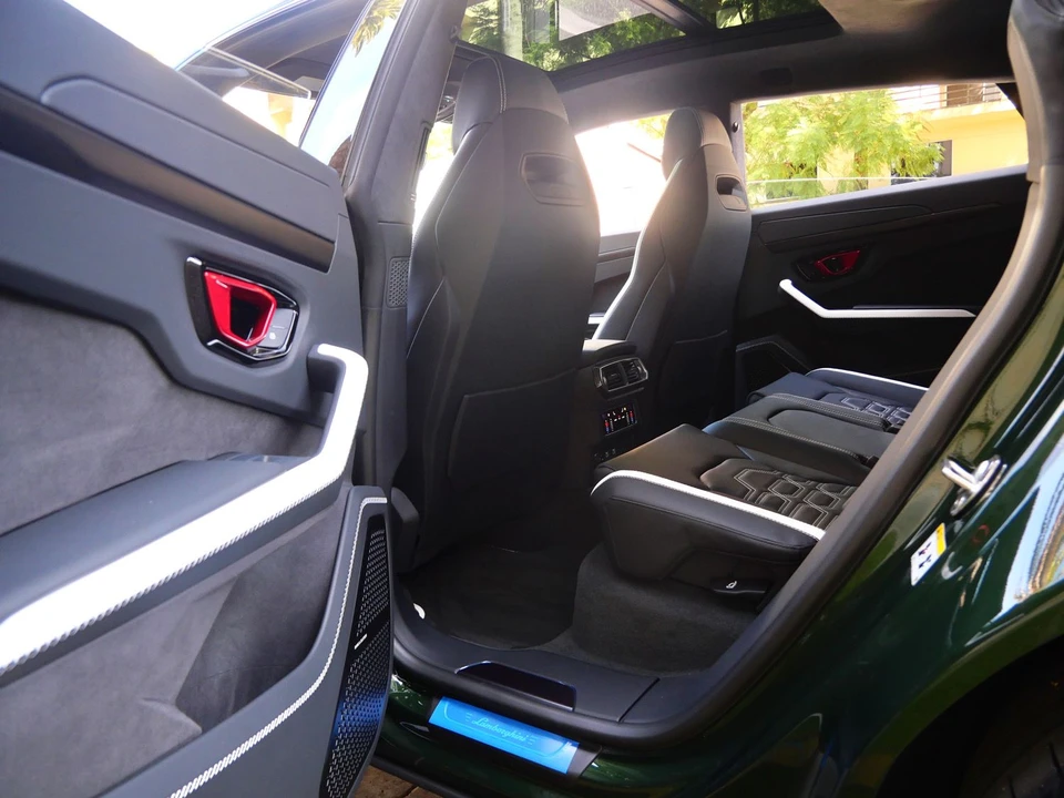 2026 Lamborghini Urus SE - Image 17 of 31