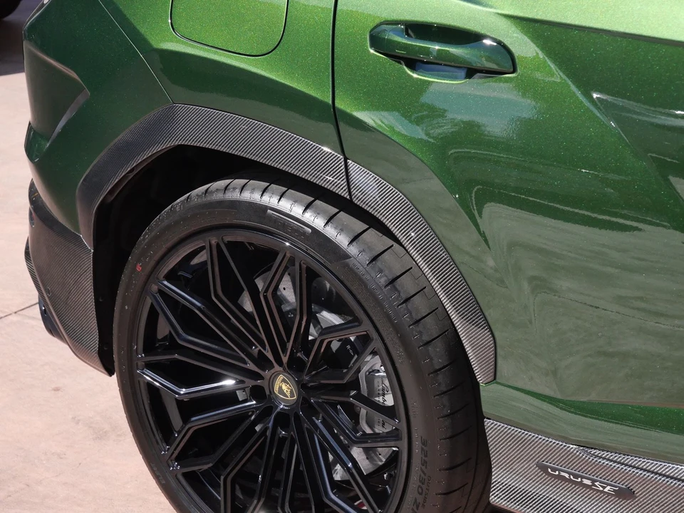2026 Lamborghini Urus SE - Image 26 of 31