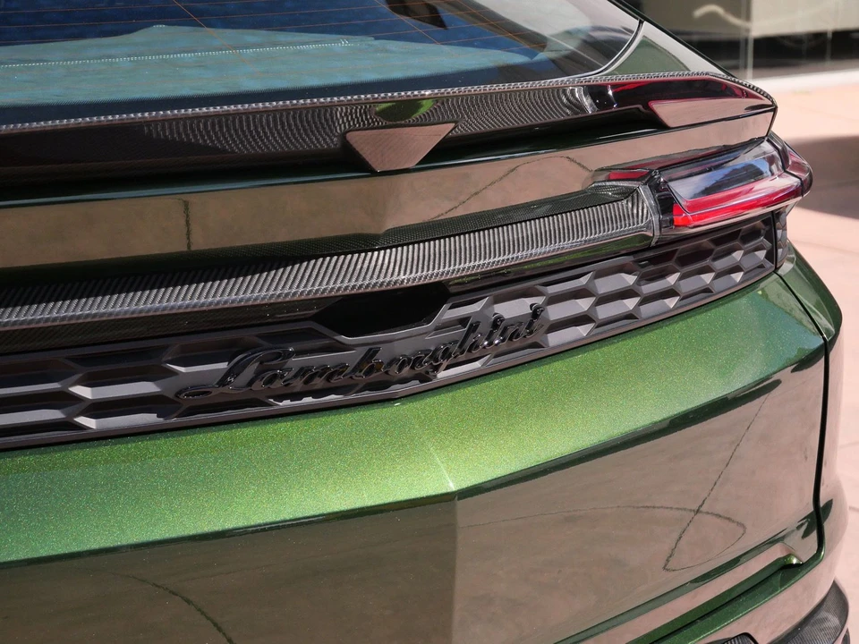 2026 Lamborghini Urus SE - Image 25 of 31