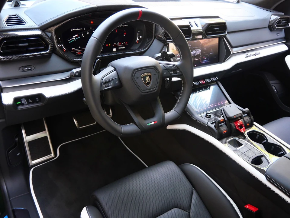 2026 Lamborghini Urus SE - Image 10 of 31