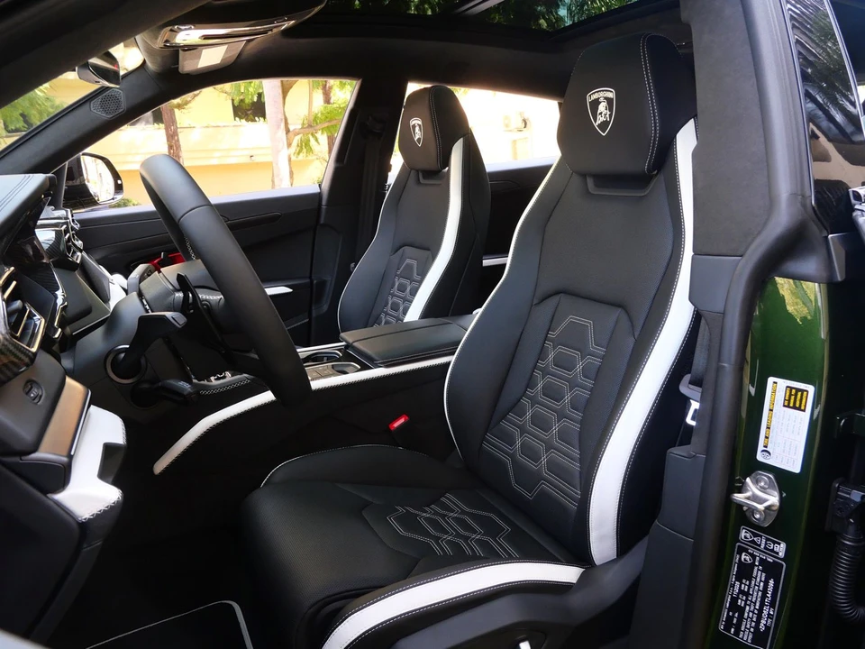 2026 Lamborghini Urus SE - Image 15 of 31